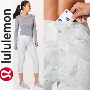 Lululemon Wunder Under Hi-Rise Size 4
Tight 25" Tropical Shadow Starlight Multi